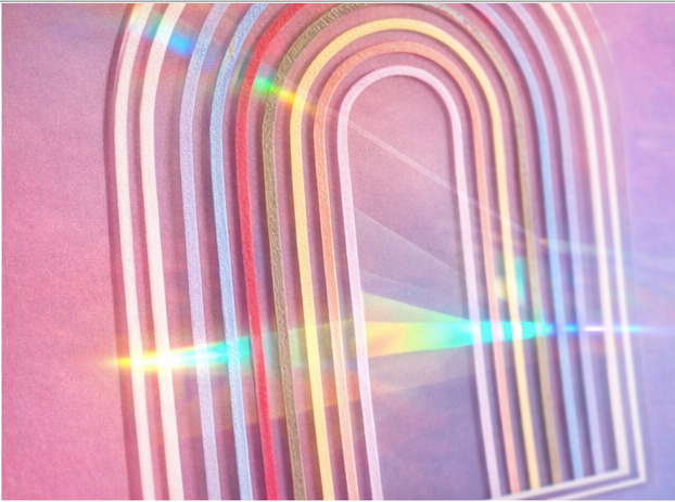 Sticker Atrapasol “Búscame en el Arcoíris” – Prisma de Luz 🌈